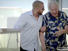 Mooi, Blond, Rondborstig, Oudere vrouw, Moeder die ik wil neuken, Kut duiken, Schreeuwen, Stiefmoeder