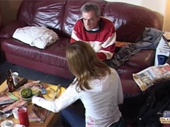 Sucer une bite, Branlette thaïlandaise, Embrassement, Masturbation, Piercing, Maigrichonne, Avaler, Adolescente