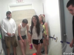 Жопа, Блондинки, Минет, Брюнетки, Колледж, Вечеринка, Молоденькие, Втроем