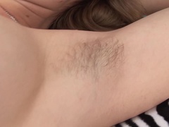 Bikini, Talons, Masturbation, Seins naturels, Orgasme, Chatte, Suçant, Jouets