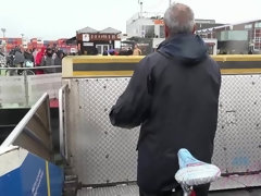 Enthousiasteling, Blond, Pijpbeurt, Voetbeurt, Doordringend, Gezichtspunt, Mager, Tieten likken