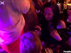 デカチン, 茶髪の, 着衣女と全裸男, 衣服着たままセックス, チン, 異人種間, 下着, フェラする