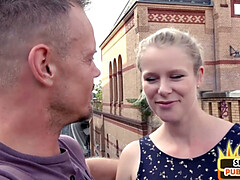 18 jaar, Kont, Pijpbeurt, Hondjeshouding, Fetisj, Buiten, Openbaar, Tiener