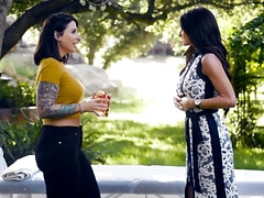 Culo grande, Tetas grandes, Penetracion con dedos, Lesbiana, Masaje, Madres para coger, Al aire libre, Realidad
