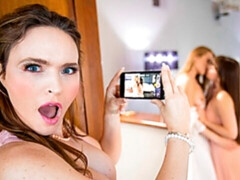 Morena, Penetracion con dedos, Besar, Lesbiana, Masturbación, Estriptis, Tatuaje, Adolescente