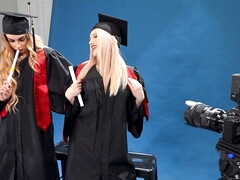 In den arsch, Blondine, Blasen, Schwanz, Handjob, Absätze, Interrassisch, Flotter dreier