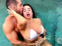 Sultry sauna tryst: Lingerie-clad Latina and muscular hunk