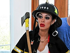 Gros cul, Grosse bite, Gros seins, Sucer une bite, Brunette brune, En levrette, Mère que j'aimerais baiser, Nénés