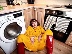 18 jaar, Laarzen, Pop, Dominatie, Feest, Roodharige vrouw, Slet, Tiener