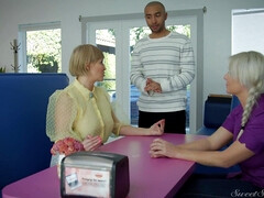 Amateur, Gros cul, Blonde, Plantureuse, Érotique, Doigter, Mature, Nénés