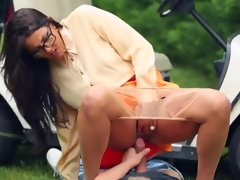 Culo, Culo grande, Tetas grandes, Club, Corridas, Gafas, Sexo duro, Tetas