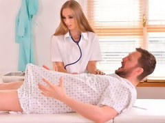 Arsch, Blasen, Braunhaarige, Süss, Arzt, Handjob, Massage, Rasiert