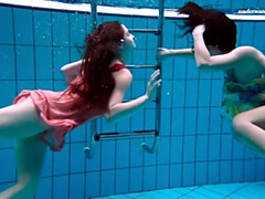 Strand, Braunhaarige, Fetisch, Lesbisch, Muschi, Dusche, Jungendliche (18+), Unter wasser