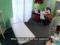 In den arsch, Arschlecken, Blondine, Handjob, Lecken, Krankenschwester, Muschi, Spanner