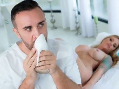 Tetas grandes, Rubia, Mamada, Pajear, Afeitado, Medias largas, Tatuaje, Puta