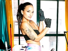 Grosse titten, Blasen, Hundestellung, Handjob, Latina, Milf, Pov, Tätowierung