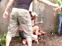 Enthousiasteling, Pijpbeurt, Sperma shot, Sperma in gezicht, Likken, Orgie, Buiten, Zuigen