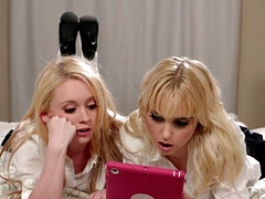 Grosser arsch, Grosse titten, Blondine, Lesbisch, Muschi, Realität, Hintern versohlen, Jungendliche (18+)