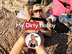 Grote mammen, Blond, Vingeren, Likken, Natuurlijke tieten, Orgasme, Buiten, Openbaar