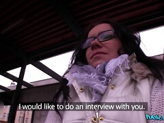 Leie, Arsch, Braunhaarige, Tschechisch, Jeans, Im freien, Piercing, Titten