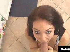 Pijpbeurt, Bruinharig, Sperma shot, Handbeurt, Keuken, Vrijster, Moeder die ik wil neuken, Kousen