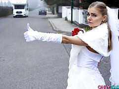 18 ans, Gros cul, Grosse bite, Sucer une bite, Mariée, En levrette, Seins naturels, Adolescente