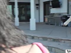 Lécher le cul, Gros seins, Blonde, Brunette brune, Branlette thaïlandaise, Indienne, De plein air, Tatouage