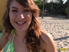 Amateur, Bikini, Sucer une bite, Brunette brune, Gorge profonde, Faciale, Réalité, Tatouage