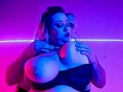 Belle grosse femme bgf, Grosse bite, Gros seins, Sucer une bite, Nénés