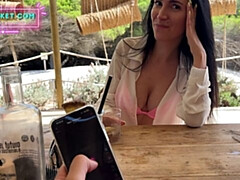 Amateur, Coche, Masturbación, Orgasmo, Al aire libre, Pov, Juguetes, Esposa