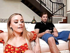 お尻, ブロンド, フェラチオ, 口内発射, イく瞬間, なめる, タトゥー, ティーン