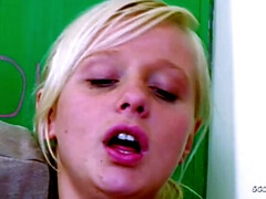 Grosser schwanz, Tschechisch, Schwanz, Aufs gesicht abspritzen, Grossvater, Hardcore, Jungendliche (18+), Flotter dreier