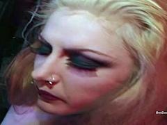Gros seins, Blonde, Britannique, Éjaculation interne, Fétiche, Mère que j'aimerais baiser, Nénés, Rétro ancien