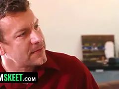 18 ans, Amateur, Sucer une bite, Tir de sperme, Branlette thaïlandaise, Hd, Petite femme, Criant