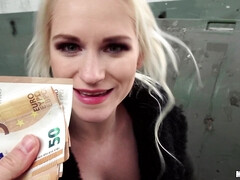 Leie, Blondine, Hundestellung, Natürlichen titten, Im freien, Zierlich, Piercing, Pov