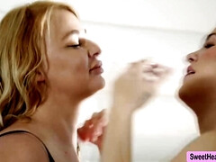 18 jaar, Grote mammen, Blond, Hd, Ondergoed, Masturbatie, Moeder die ik wil neuken, Orgasme