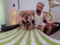 Derrière les coulisses, En levrette, Lunettes, Hard, Talons, Massage, Seins naturels, Chatte