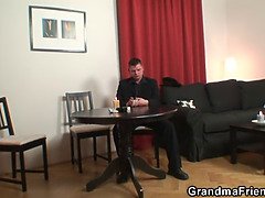 Sucer une bite, Brunette brune, Femme couguar, Gorge profonde, Branlette thaïlandaise, Mère que j'aimerais baiser, Maman, Belle mère