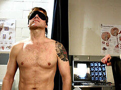 Blondine, Fesselspiele, Weibliche domination, Handschuhe, Büro, Öl, Strümpfe, Tätowierung