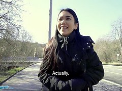 Asiatique, Sucer une bite, Gorge profonde, En levrette, Argent, Orgasme, Public, Réalité