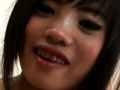 Asiatique, Nana, Brunette brune, Plantureuse, Tir de sperme, Mère que j'aimerais baiser, Pov, Nénés