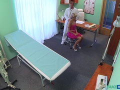 Salle de bains, Sucer une bite, Éjaculation interne, Médecin, Infirmière, Chatte, Lécher le sphincter, Voyeur