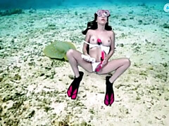 Bikini, Gode, Femelle, Hd, Masturbation, Petite femme, Nénés, Jouets