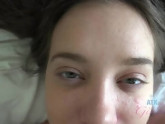 Blasen, Fingern, Handjob, Pov, Muschi, Entkleiden, Scherzbold, Titten