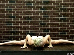 Tetas grandes, Rubia, Fetiche, Gimnasio, Desnudo, Solo, Deporte, Adolescente