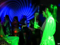 Lieveling, Erotisch, Groep, Handbeurt, Hardcore, Orgie, Feest, Tieten likken