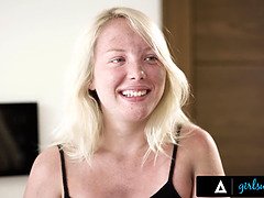 Gros cul, Doigter, Lesbienne, Léchez, Seins naturels, Chatte, Réalité, Adolescente