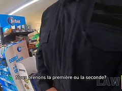 Law4k. poussin impuissant devrait sucer des nibbles et se faire ramoner pour voler