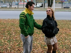 Arsch, Blondine, Blasen, Auto, Handjob, Milf, Natürlichen titten, Im freien