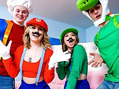 Gros cul, Grosse bite, Sucer une bite, En levrette, Le plan cul à quatre, Seins naturels, Adolescente, Nénés